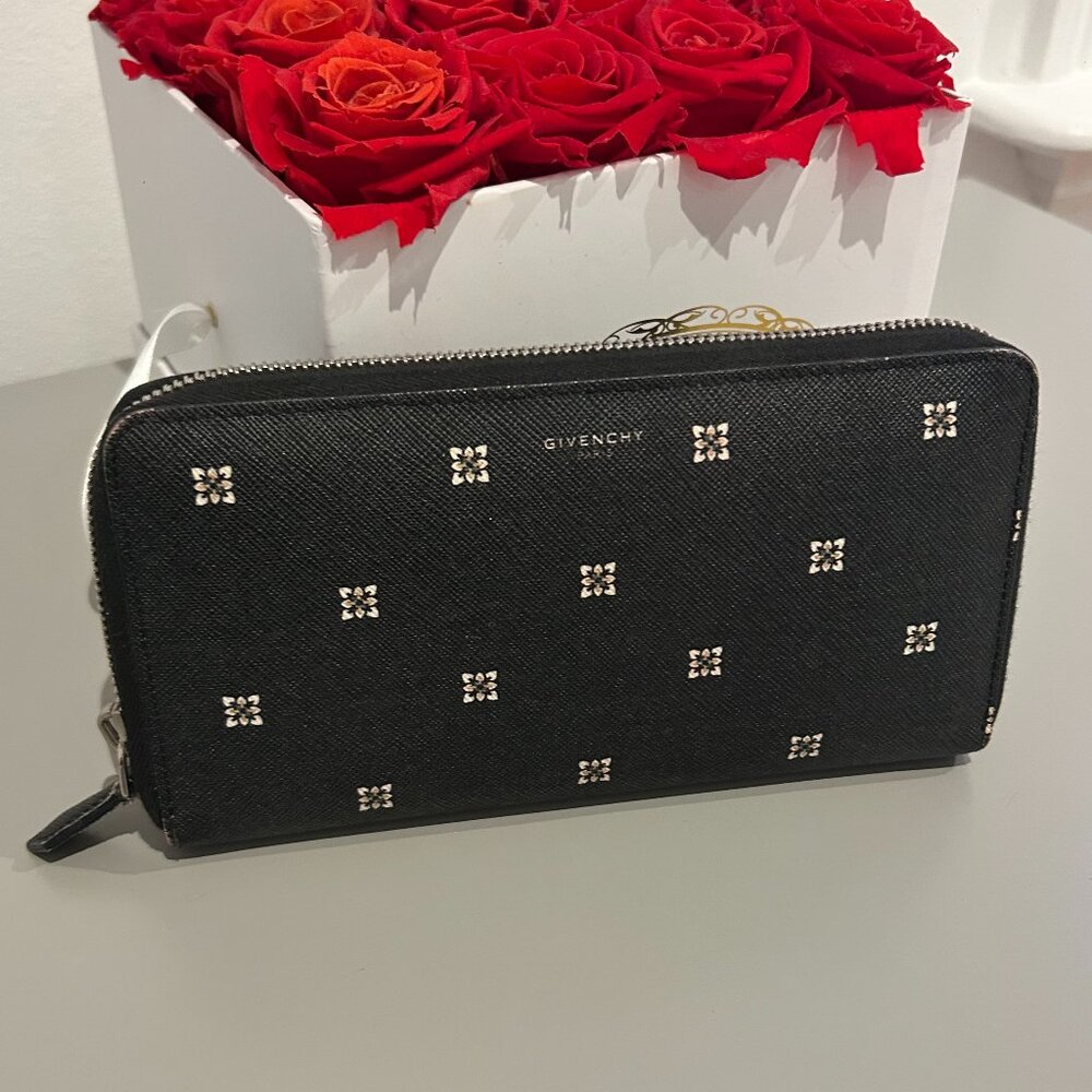 GIVENCHY Iconic Leather Zip Long Wallet Black